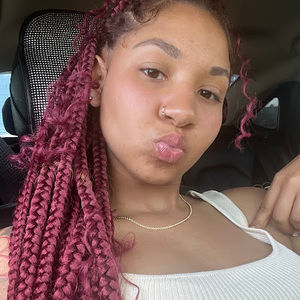 Meet your Posher, Leona